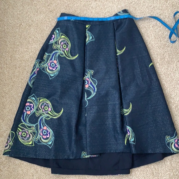 Phoebe A-Line hi-low skirt - Picture 2 of 7